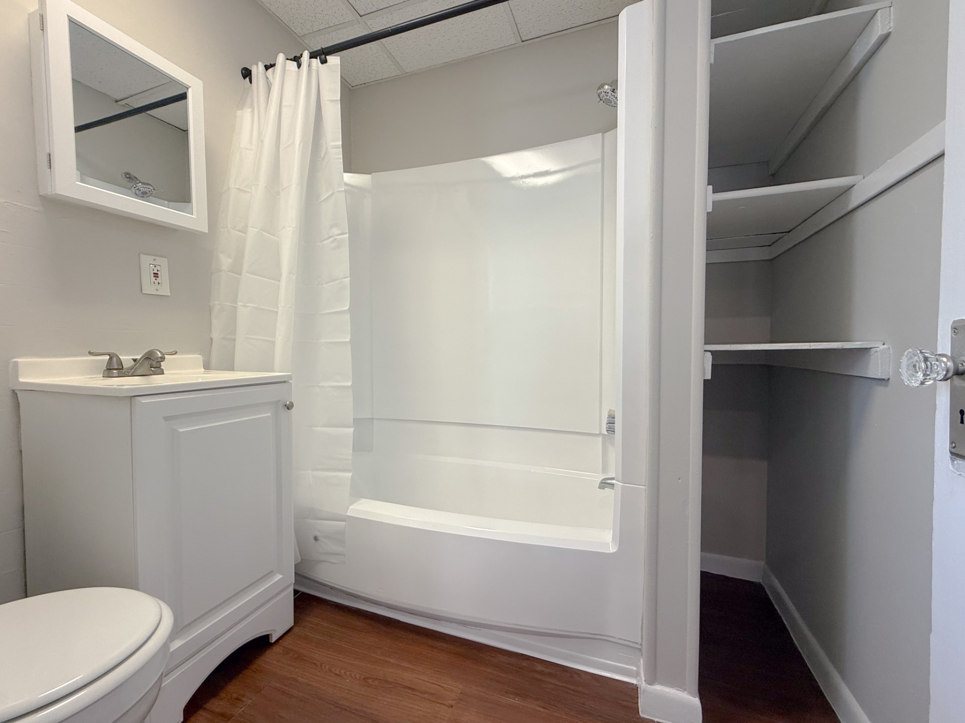 18–24 Blossom — full bathroom